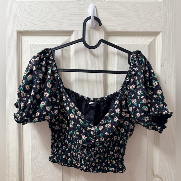 Billabong Tops - 💚💛 Billabong Floral Smocked Cropped Top In Black With Cream & Green Flowers